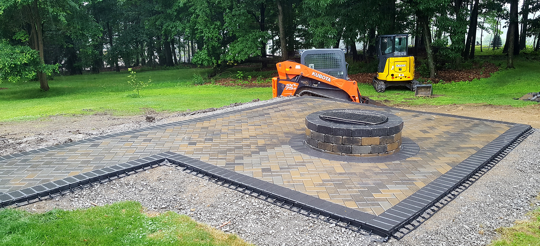 McGinn Hardscaping - Allegheny Blend Holland Patio with Fire Pit