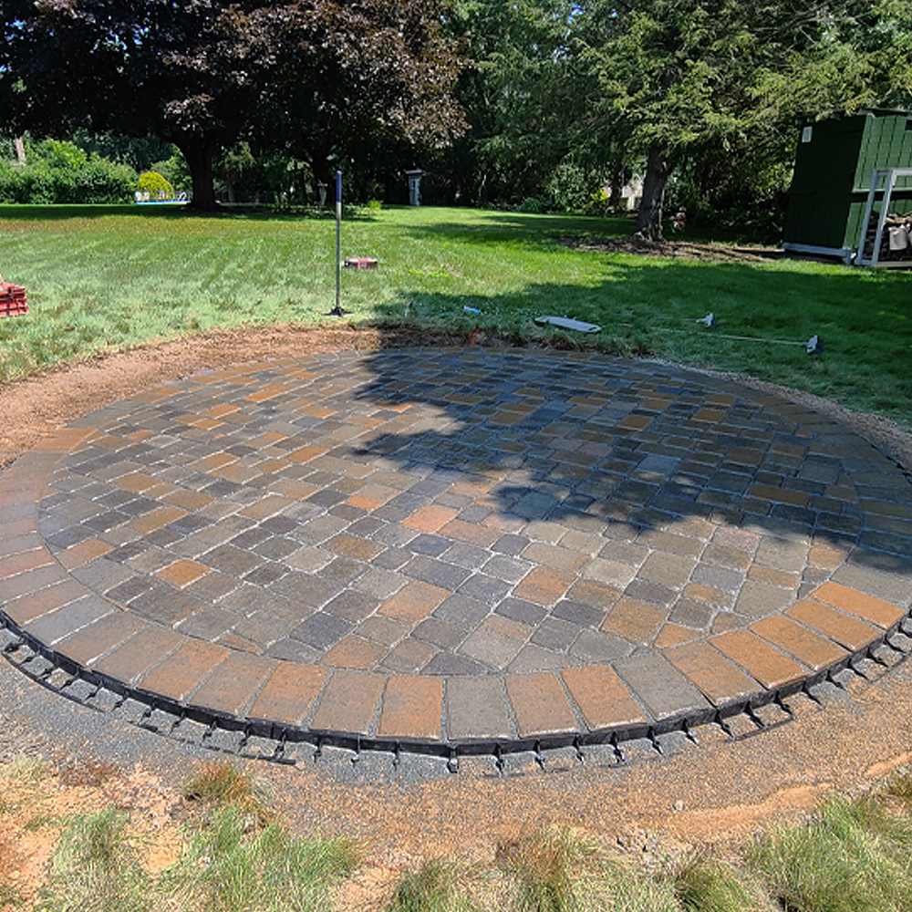 McGinn Hardscaping - Circular Patio